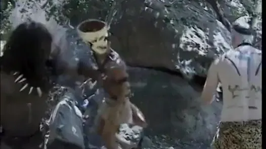 Ateşli zenci piliç beyaz yarağı götünü sallıyor