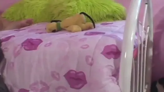 Azgın esmer bir adam amını emiyor