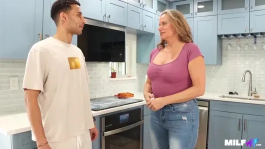Azgın ev hanımı sikişiyor! Yeni gelen Nina Starr