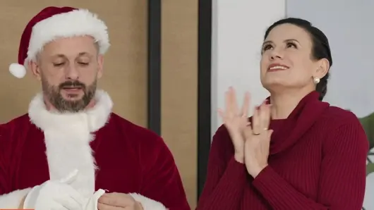Azgın genç Melody Marks, Xmas’ın kutularını açıp üvey erkek kardeş, üvey baba ve muhteşem orta yaşlı seksi kadın Penny Berber ile edepsiz dörtlü sekse dönüştürdü
