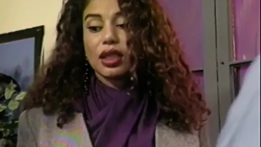 Azgın latin hemşire doktor ofisinde büyük memeli esmeri takma yarakla sikiyor