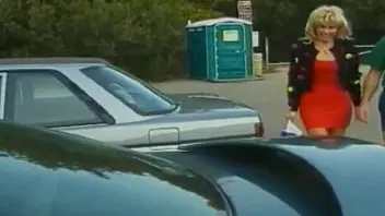 Azgın yaşlı adam piknik alanında sarışın orta yaşlı seksi kadını sikiyor