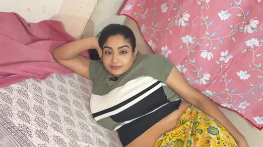 Bakire üvey kız kardeş ebeveynlerimiz evde yokken odada sikiliyor, Hintçe seks videosu