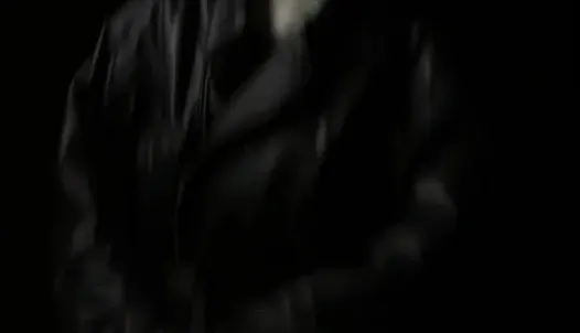 Bana amını gösterme arzusu var ve dudaklarını ayırıyor