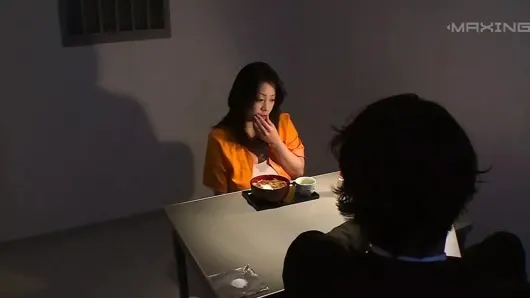 Büyük Göğüslü Milf Üçlü Oyundan Keyif Alıyor