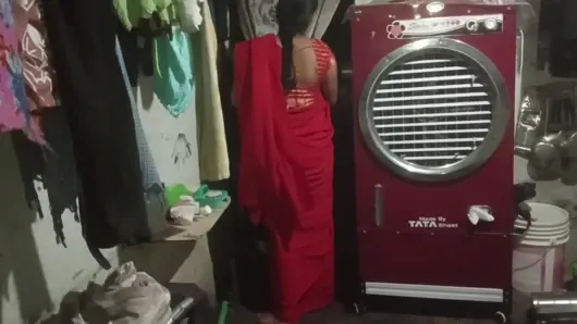 Büyük memeli baldızın yarağını emiyor ve domaltarak götten sikiliyor kovboy kız Hintçe ses kaydı