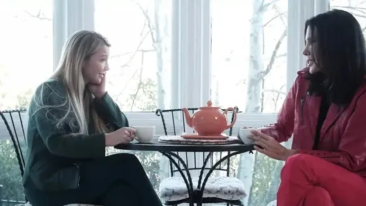 Büyük memeli üvey anne 19 yaşındaki üvey oğlu onunla zaman geçirmek istediğinde şaşırıyor – momswap