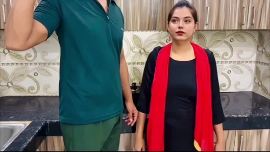 Emlakçı evi vereceği bir anlaşma yaptı ama hayatımın geri kalanı boyunca seninle seks yapmak istiyor