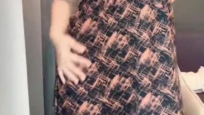Endonezyalı kadın işeyene kadar amını okşuyor