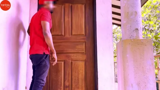 Erkek arkadaş Tamil boşanmış orta yaşlı seksi kadına tantaly seks bebeğiyle sürpriz yaptı