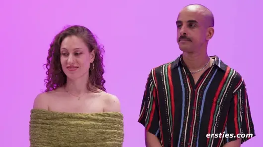Ersties – duyuların içinden çıkıyor – Emma sadece 1’i seçebilir! (Bölüm 1 / 3)