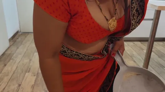 Evin seksi hizmetçisi iki erkek tarafından bai’yi terk etti