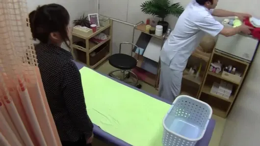 Evli kadın hoş estetik masaja aşık oldu
