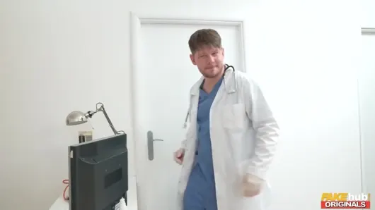 Fakehub originals – üniversite öğrencisi Kristof Cale yarak istediğinde alıyor