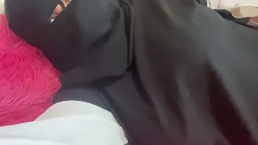 Fatma külotla mastürbasyon yapıyor yakın çekim