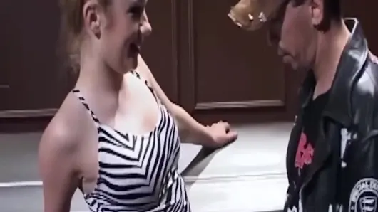 File çoraplı sarışın orta yaşlı seksi kadın derinden sert sikiliyor
