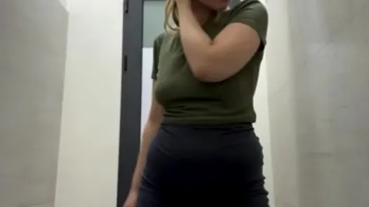 Fingering pussy in public jucielussie