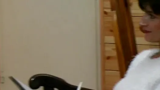 Fransa’dan harika bir esmer bayan göt deliğine uzun bir yarak istiyor