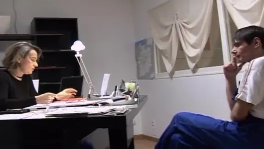 Fransız sekreter müşterisini sikmeyi seviyor