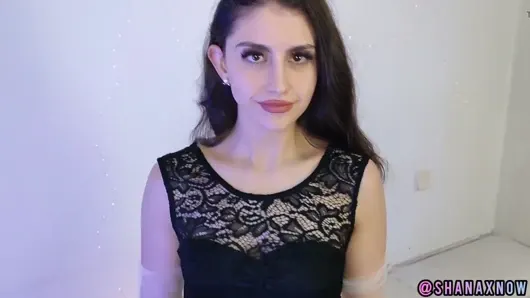Güzel genç kız oral seks ağız yutuyor