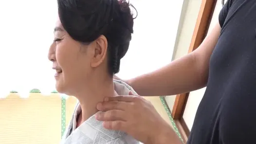 H080G04 Görünüşün aksine, erotik açgözlü h-cup olgun bir kadının zevk doruk noktası vajinal çekim!