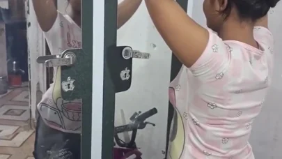 Hintli Ateşli Evli Kadın Anal Seks Sert Sikişiyor