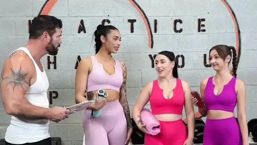 İki erkek arkadaş spor salonu üyelikleri için para ödemiyor feat. brookie blair, serena hill ve ariana starr – teamskeet