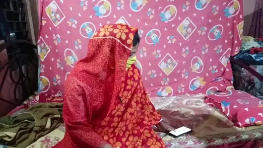 Kayınvalidesi, kızı 7 gün boyunca ilişki için uygun olmadığı için kayınvalidesi tarafından sikiliyor.