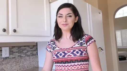Keira Croft üvey babasından genç amını döllemesini istiyor