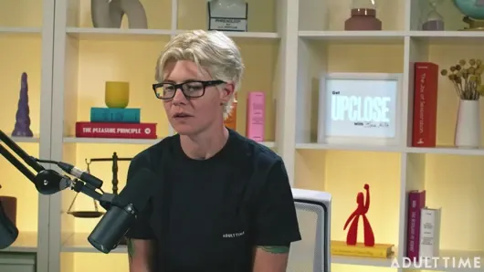 Khloe Kingsley: kamerada fışkırtıyor ve kırmızı bayraklar