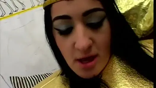 Kleopatra’nın üvey kız kardeşi Berenice Yunan geleneklerini venerates