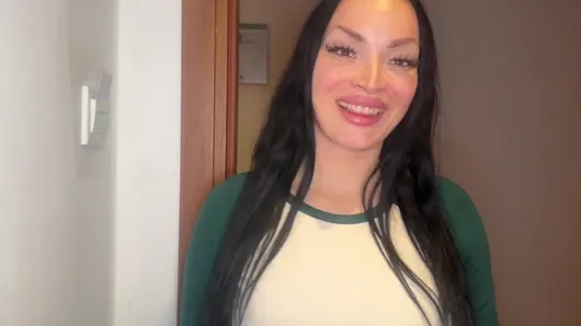Komşunun Anahtarlarını Kaybetmesi Sikişmek Için Bir Bahaneydi. Seksi Komşu Amında Yarak Istiyor