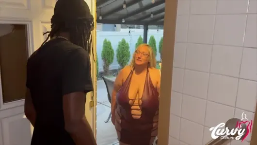 Lexy Morgan, Mrblvckrose’dan kira yardımı almaya gidiyor