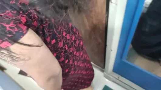 Mallu ateşli evli kadın kocası evde yokken üvey erkek kardeşiyle seks yapıyor, Mallu üvey erkek kardeş üvey kız kardeşini baştan çıkarıyor ve sikişiyor