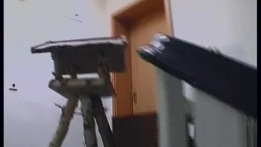 Milf macht sich nackt fuer den Schwanz