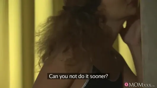 Mom.xxx – azgın ev hanımı Ameli Saase’nin kocasının yarağına ve dölüne ihtiyacı var