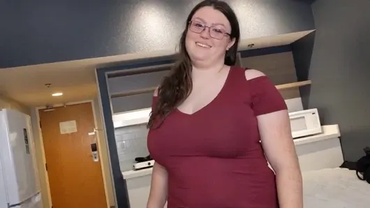 Nikki Busty Geri Dönüyor