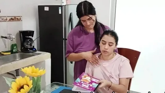 Ödevimde bana yardım etme karşılığında üvey annemi sikiyorum – İspanyolca porno
