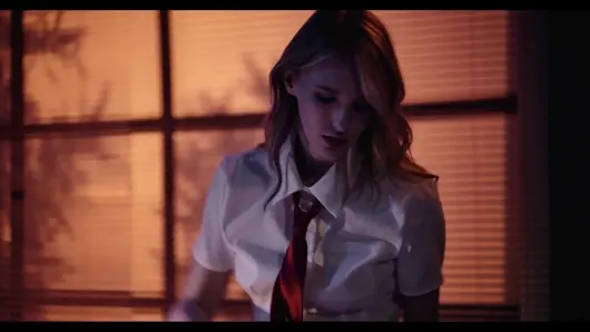 Possessed – Natasha Nice bratty melody’ye bir ders veriyor – zihin sikişi lezbiyen seks