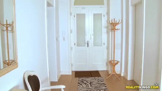 Reality Kings – Lovenia Lux anal sekse bayılıyor