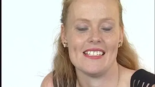 Rothaarige Milf Dildo rein und Schwanz blasen