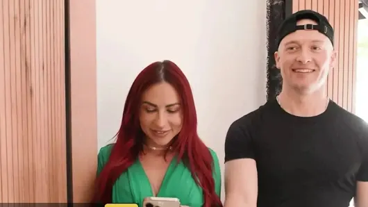 Sarah, tek gecelik standını yanlışlıkla akşam yemeği için davet ediyor ve sonunda sikiştikten kısa bir süre sonra – brazzers