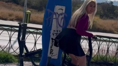 SHE SHOWS HER TITS IN PUBLIC AND SUCKS IT IN THE AIR