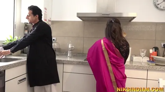 Sıcak desi adım anne elimden ve Assfucked kaba tarafından genç oğlan