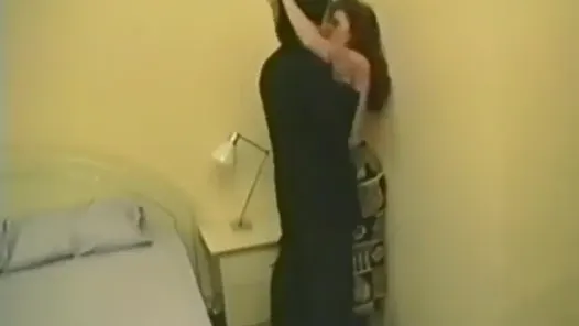 Sıkı memeli esmer götüne döl alıyor