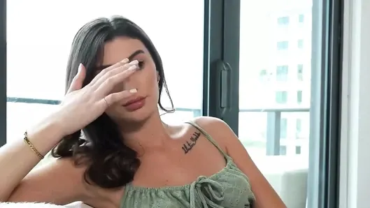 Sislovesme – ateşli tombul üvey kız kardeşimin binmeye ihtiyacı var ama önce sert yarağıma binmek zorunda