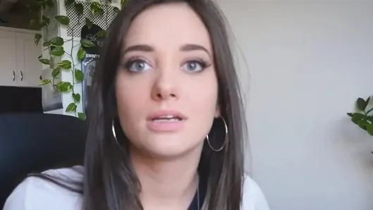Sislovesme – güzel düzgün vücutlu üvey kız kardeş gia paige üvey erkek kardeşiyle tabu olarak sert sikişiyor