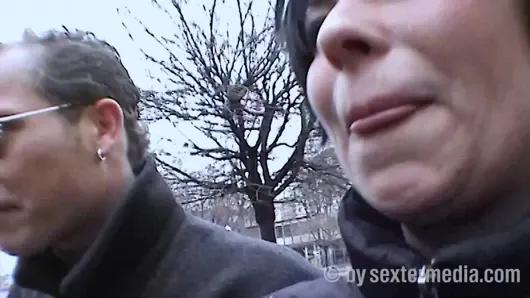 Sokakta anal orta yaşlı seksi kadın