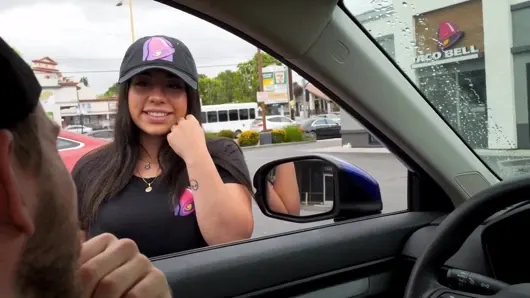 Sürtük Taco Bell işçisini alıyorum ve onu arabamda sikiyorum! Melztube, Steve Rickz