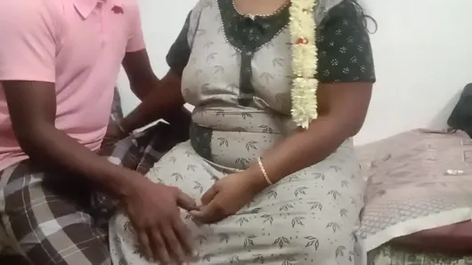 Tamil genç ev hanımı çok güzel ses büyük doğal meme uçları ateşli seksi vücut çok güzel amcık sert sikişiyor aldatan evli kadın